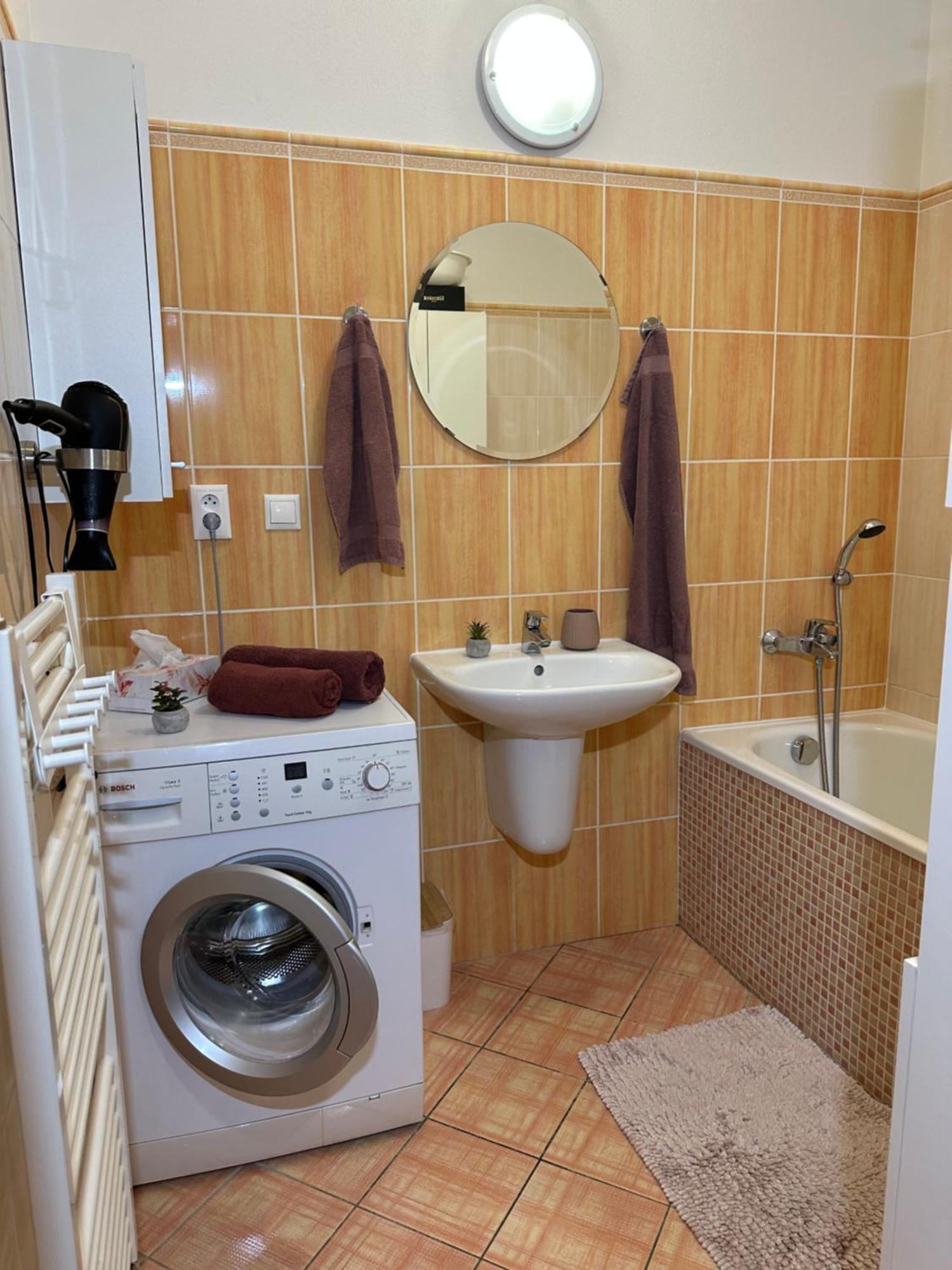 Cozy Apartment With Nice Balcony Seating, 9Th Floor, Parking Bratislava Exterior photo